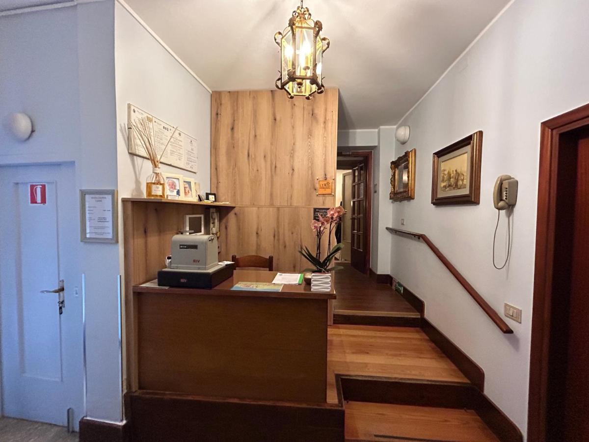 Albergo Da Pina Lazise Bagian luar foto