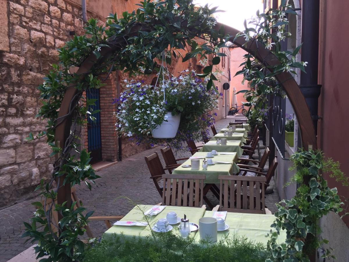 Albergo Da Pina Lazise Bagian luar foto