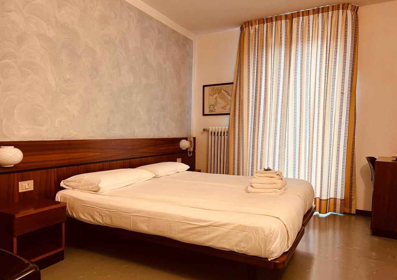 Albergo Da Pina Lazise Bagian luar foto