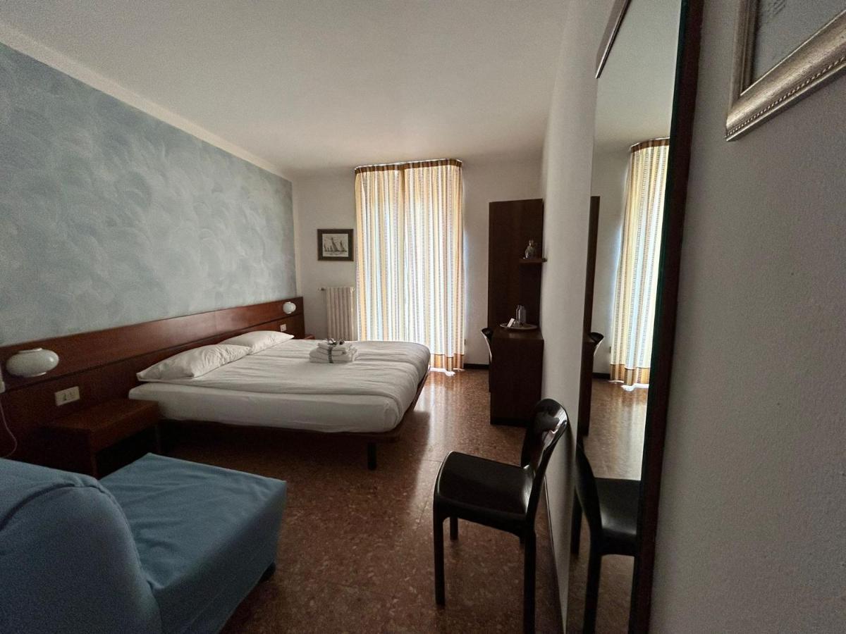 Albergo Da Pina Lazise Bagian luar foto
