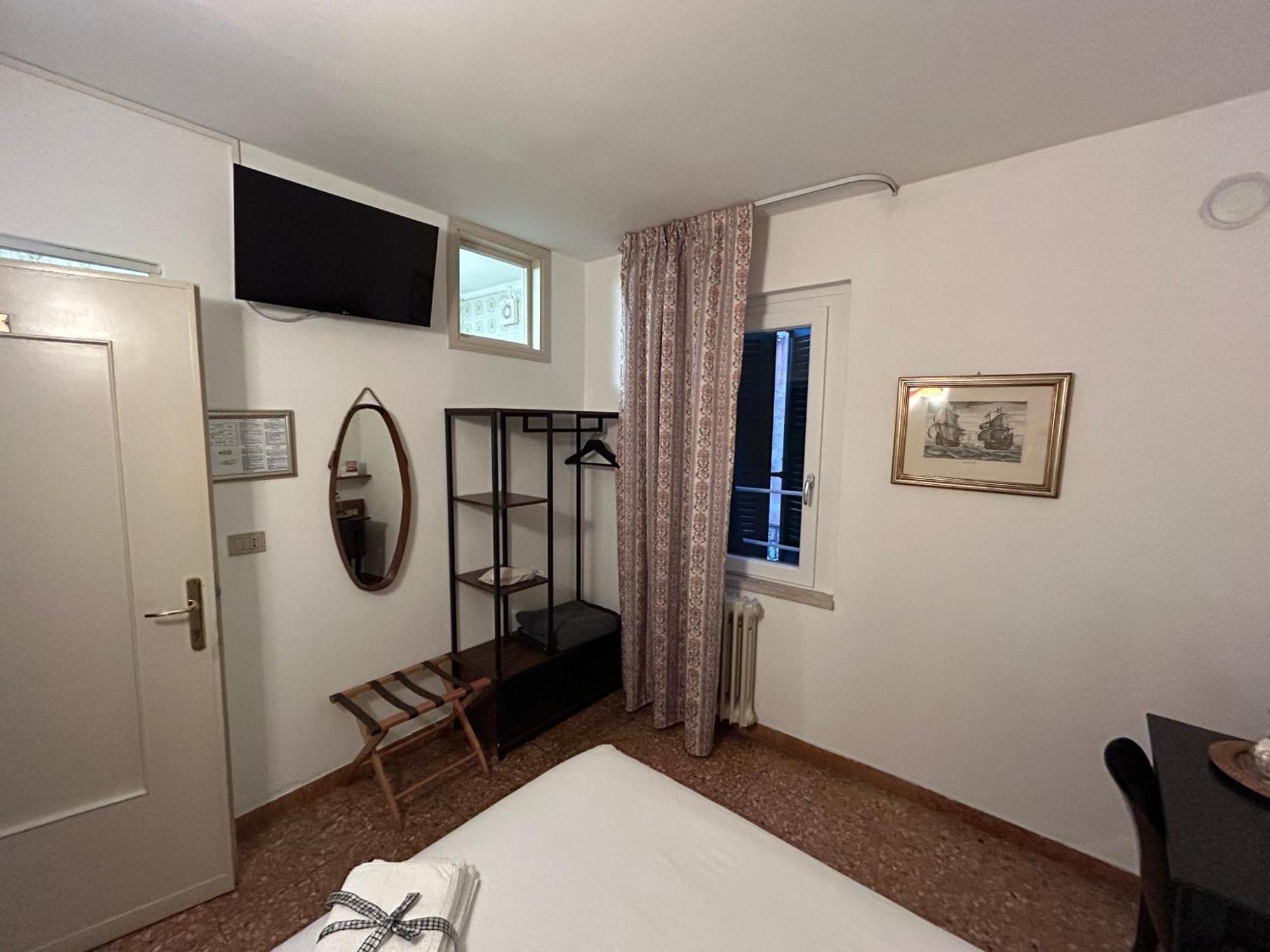 Albergo Da Pina Lazise Bagian luar foto